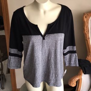 Black & gray raglan 3/4 sleeve shirt